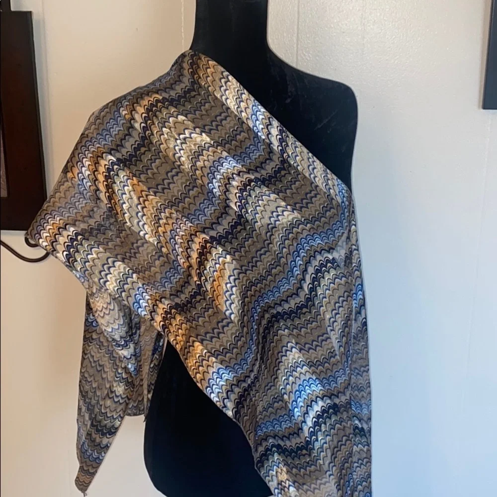 Multifunctional Scarf With Art Deco Wave‎ Pattern In Gold, Tan, Blue